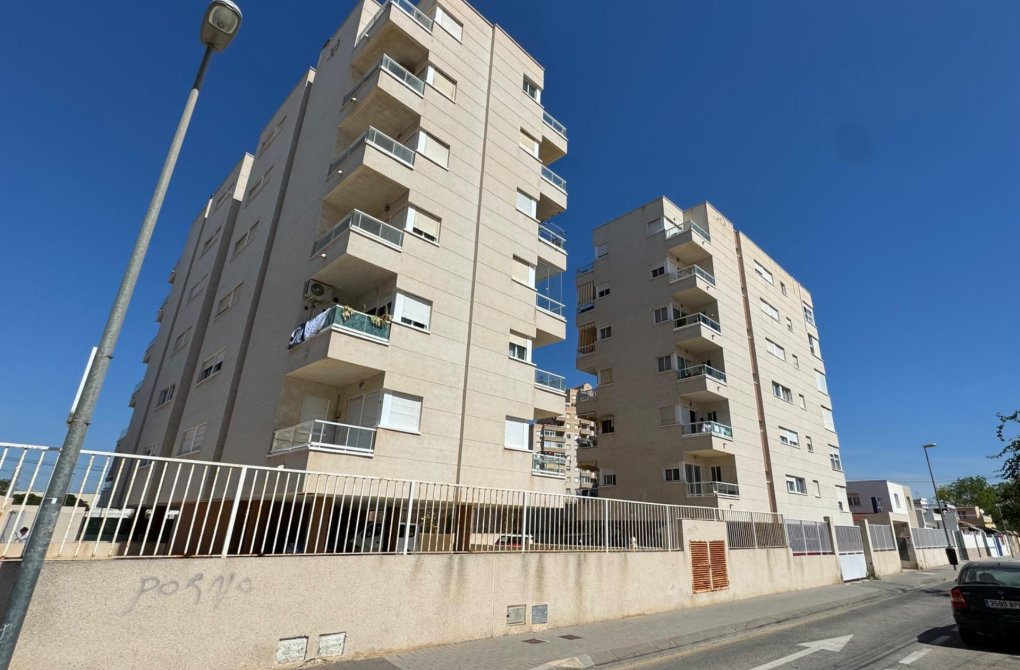 Resale - Apartment - Torrevieja - Aguas nuevas 1