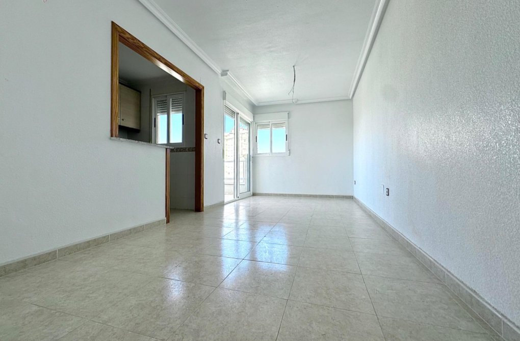 Resale - Apartment - Torrevieja - Aguas nuevas 1