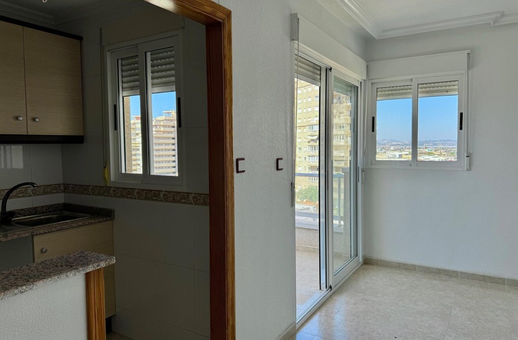 Resale - Apartment - Torrevieja - Aguas nuevas 1