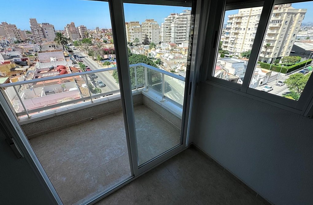 Resale - Apartment - Torrevieja - Aguas nuevas 1