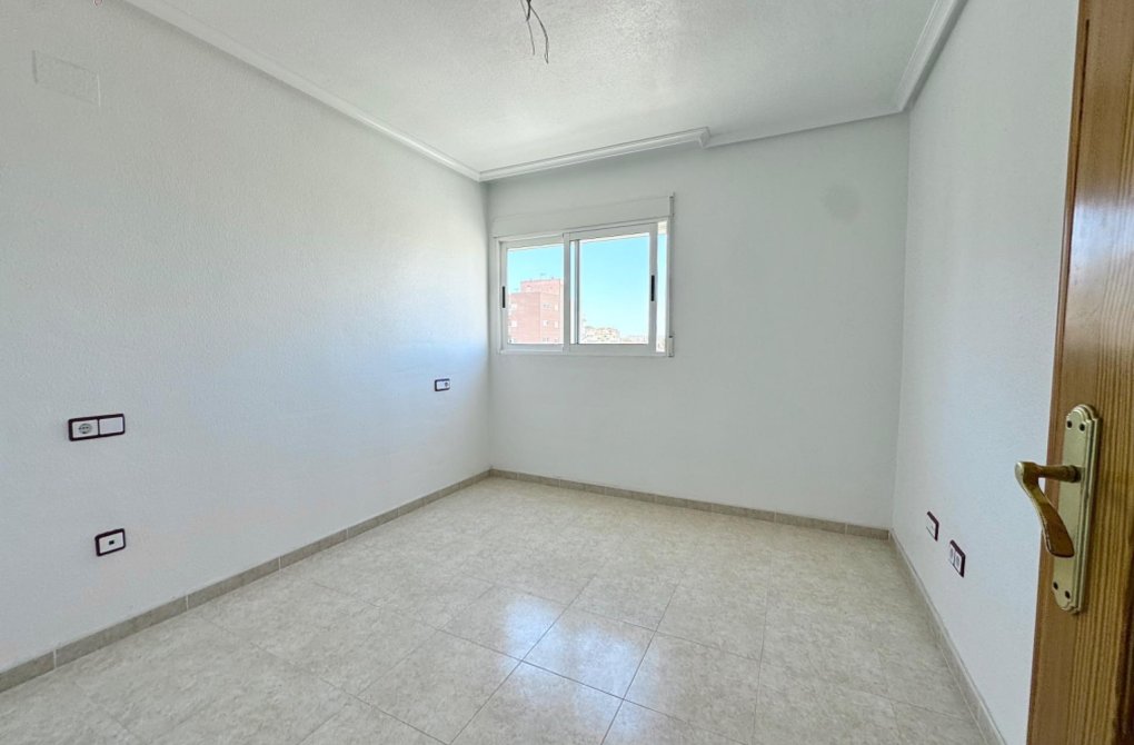 Resale - Apartment - Torrevieja - Aguas nuevas 1