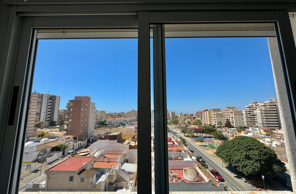 Resale - Apartment - Torrevieja - Aguas nuevas 1