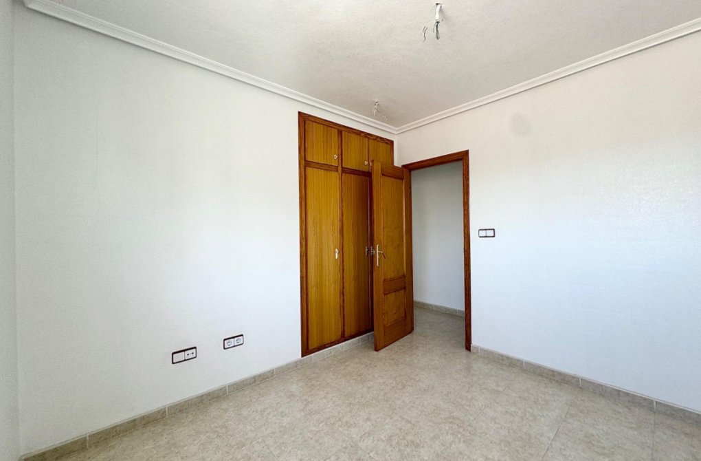 Resale - Apartment - Torrevieja - Aguas nuevas 1