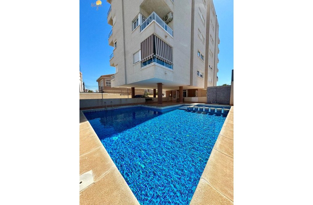 Resale - Apartment - Torrevieja - Aguas nuevas 1