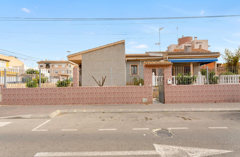 Resale - Villa - Torrevieja - Nueva Torrevieja