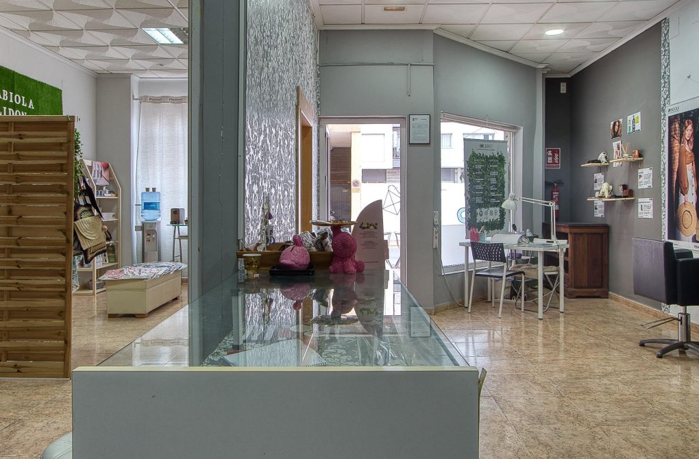 Resale - commercial property - Torrevieja - La Mata