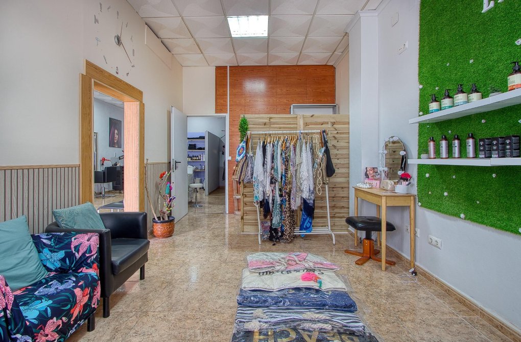 Resale - commercial property - Torrevieja - La Mata