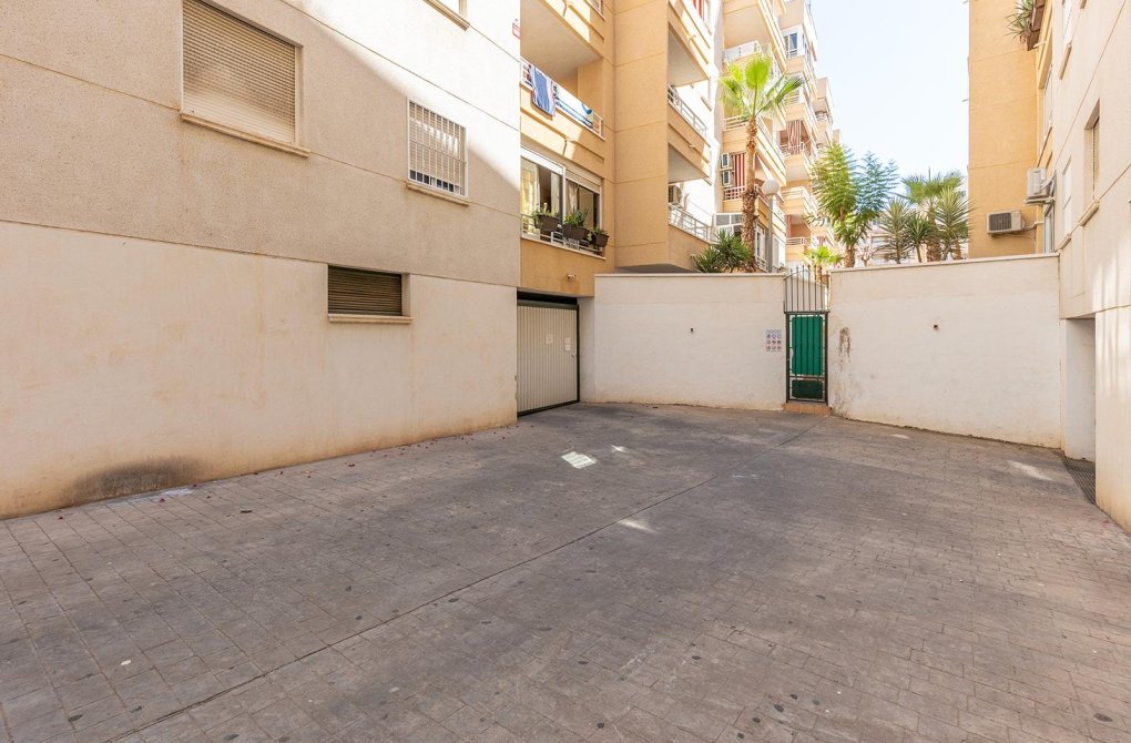 Resale - Apartment - Torrevieja - Estacion de autobuses