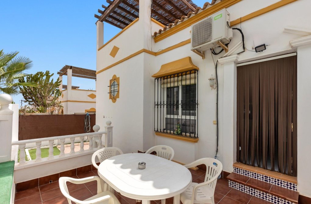 Resale - Terraced house - Torrevieja - Los altos