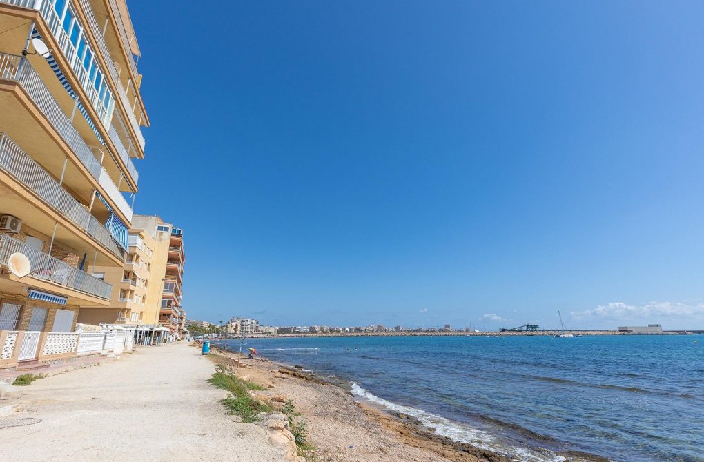 Resale - Apartment - Torrevieja - Playa de los Naufragos