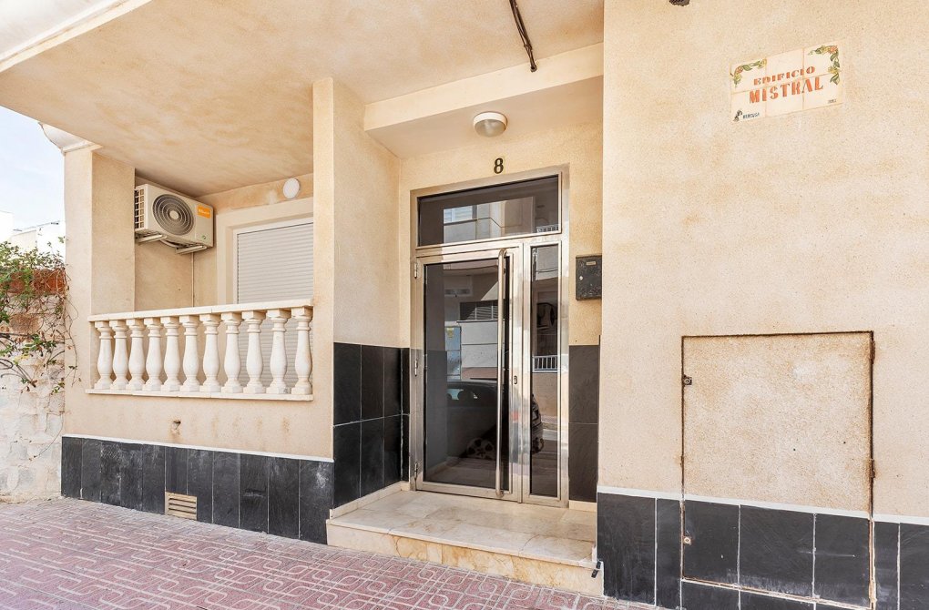 Resale - Apartment - Torrevieja - La Mata pueblo