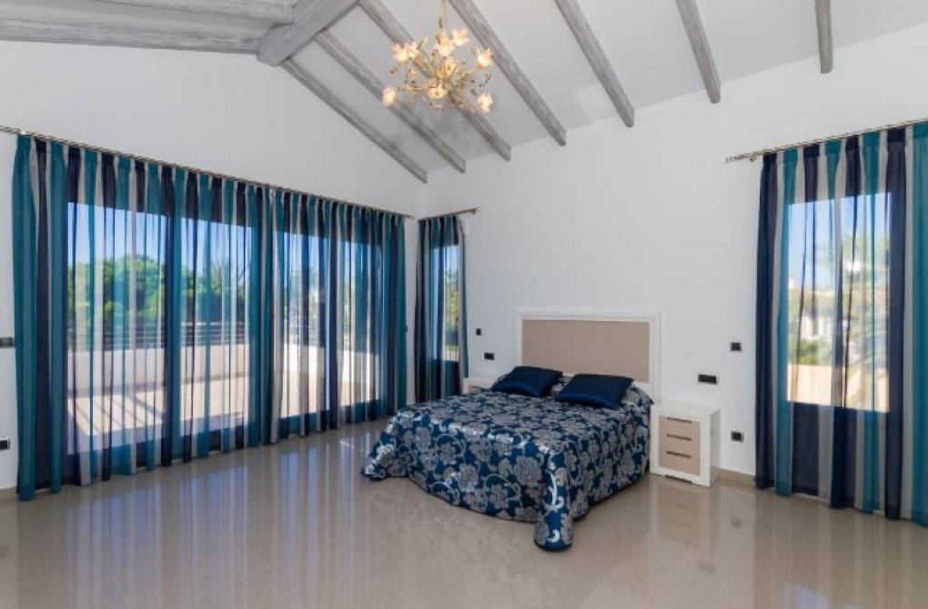 Resale - Chalet - Orihuela Costa - Cabo Roig