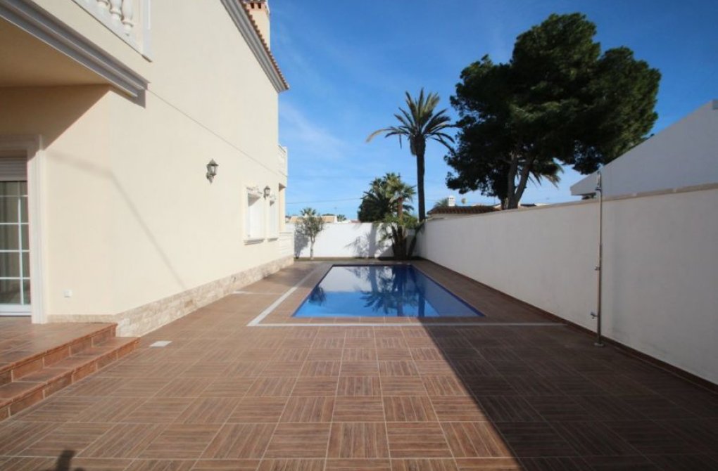 Resale - Chalet - Orihuela Costa - Cabo Roig