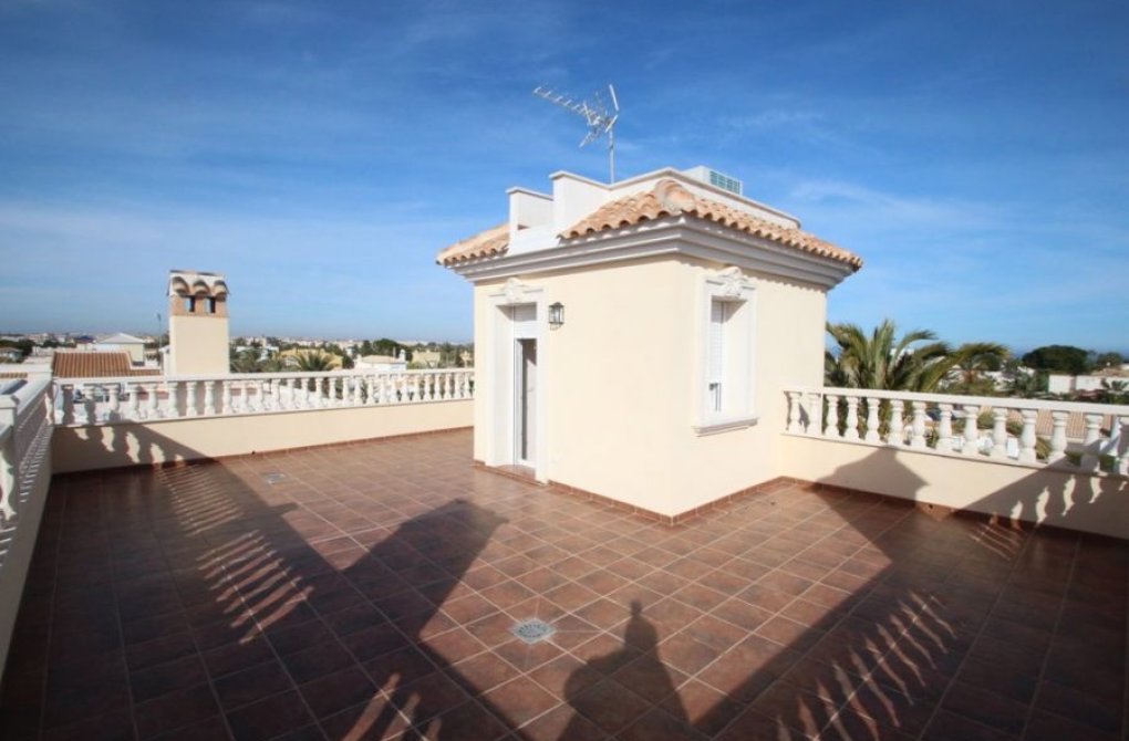 Resale - Chalet - Orihuela Costa - Cabo Roig