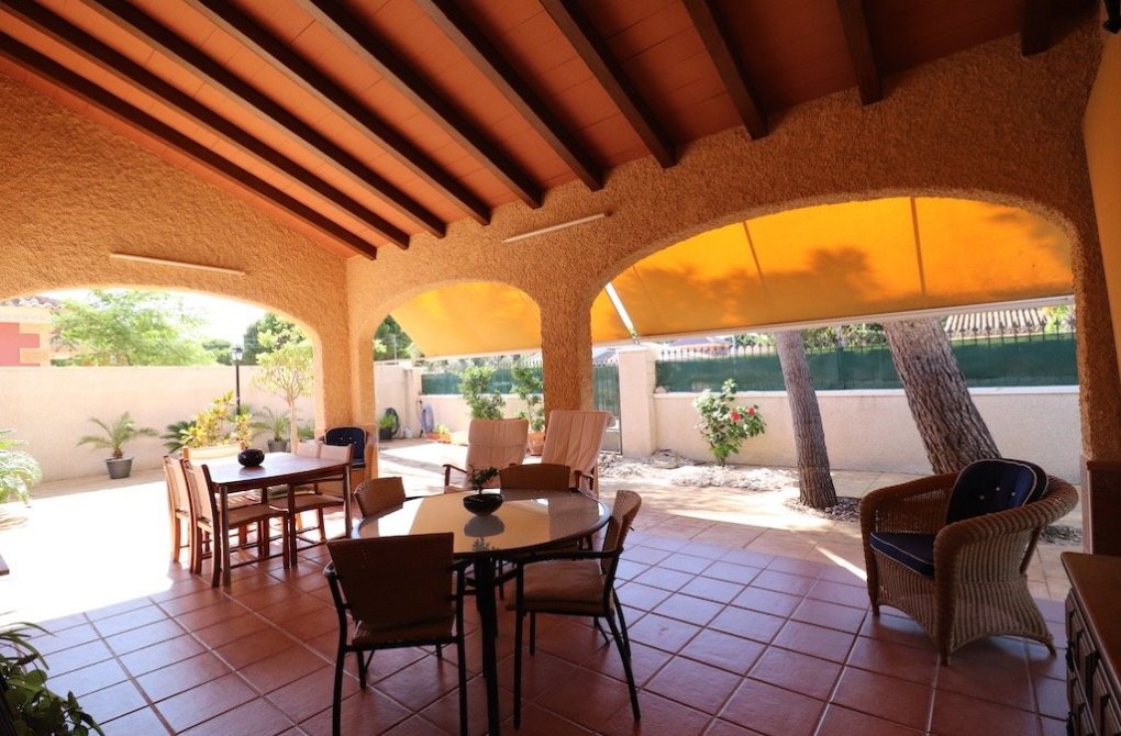 Resale - Chalet - Orihuela Costa - Punta Prima