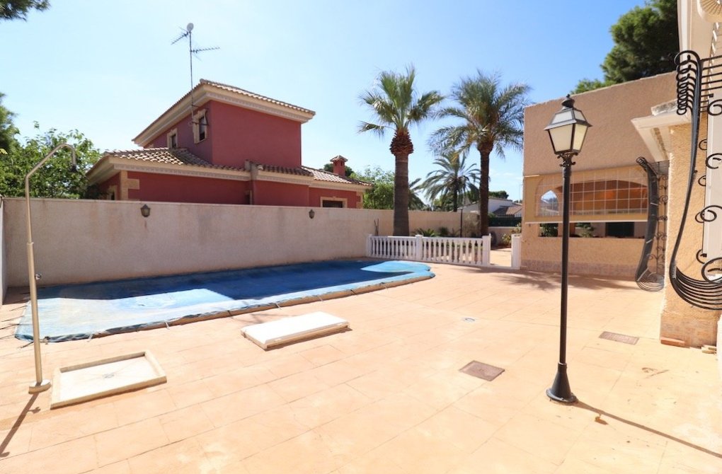 Resale - Chalet - Orihuela Costa - Punta Prima