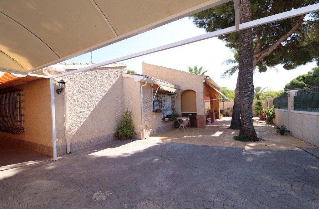 Resale - Chalet - Orihuela Costa - Punta Prima