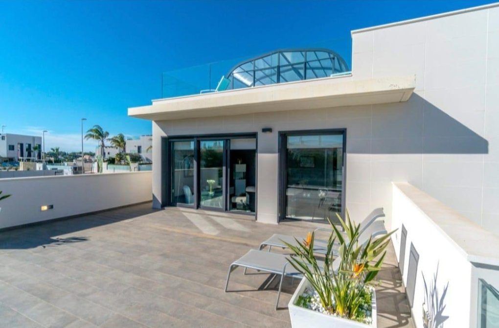 Resale - Villa - Orihuela Costa - Campoamor