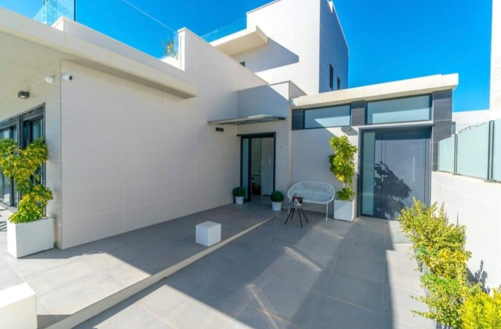 Resale - Villa - Orihuela Costa - Campoamor