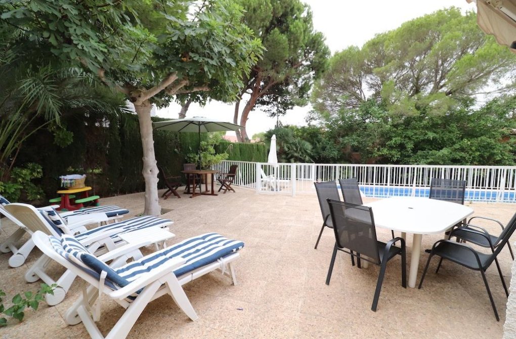 Resale - Chalet - Orihuela Costa - Campoamor