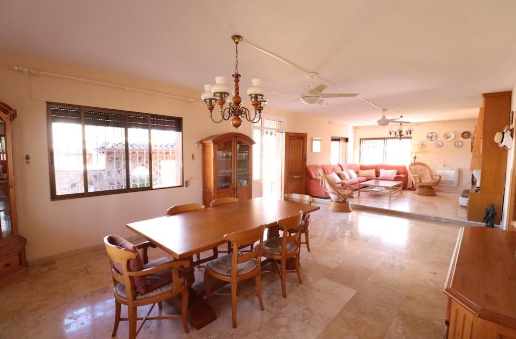 Resale - Chalet - Cabo Roig - MUY CERCA DE LA PLAYA