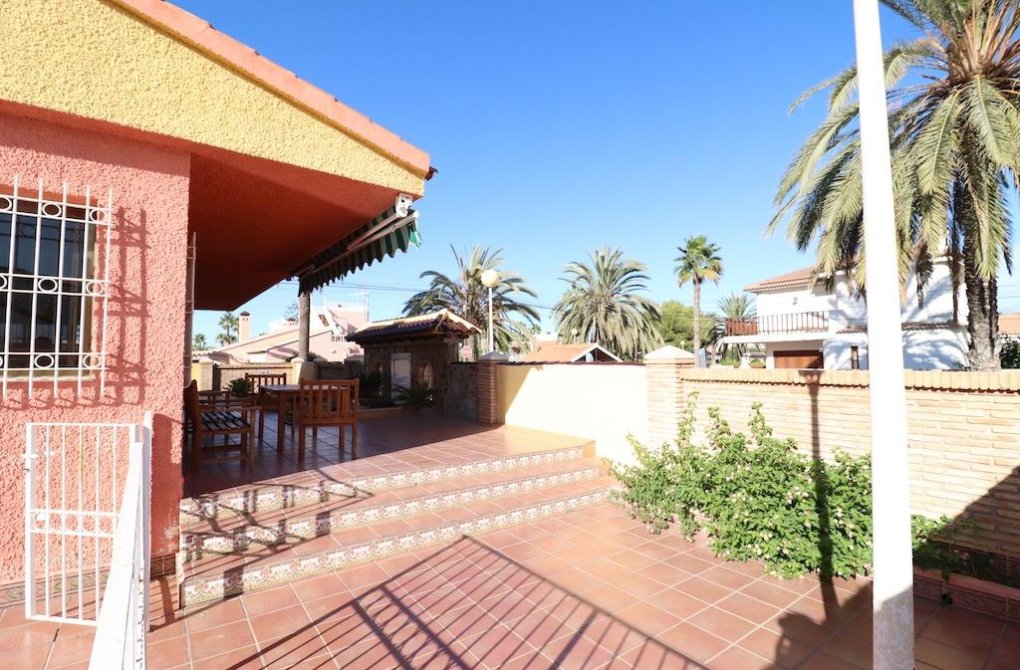 Resale - Chalet - Cabo Roig - MUY CERCA DE LA PLAYA