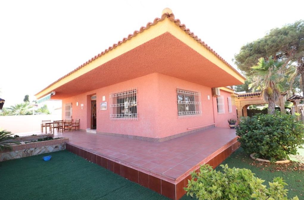 Resale - Chalet - Cabo Roig - MUY CERCA DE LA PLAYA