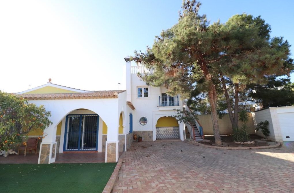 Resale - Chalet - Orihuela Costa - Los Dolses