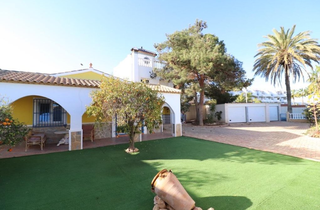 Resale - Chalet - Orihuela Costa - Los Dolses