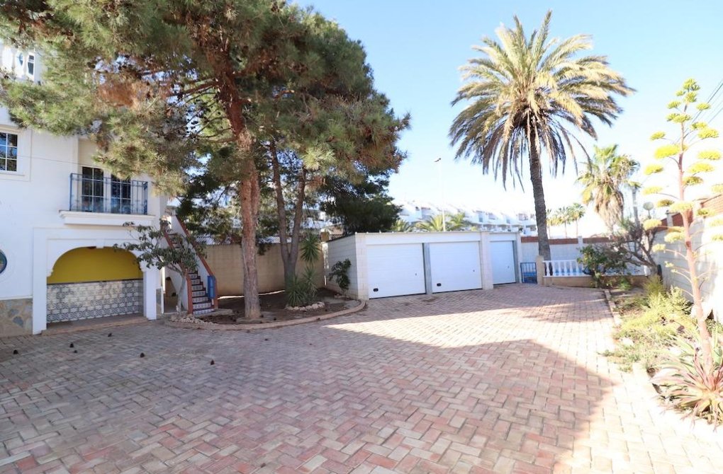 Resale - Chalet - Orihuela Costa - Los Dolses