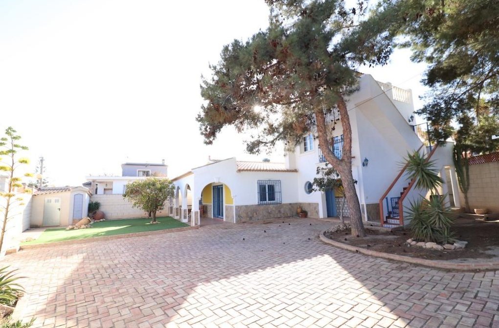 Resale - Chalet - Orihuela Costa - Los Dolses