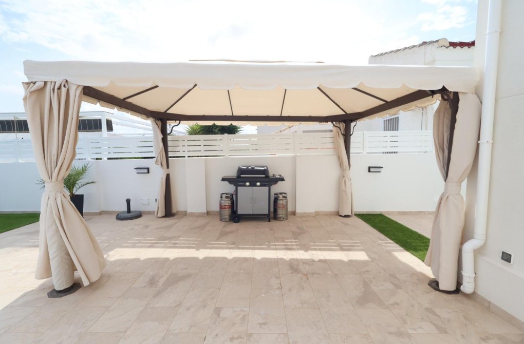 Resale - Chalet - Torrevieja - San luis