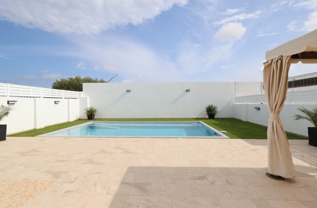 Resale - Chalet - Torrevieja - San luis