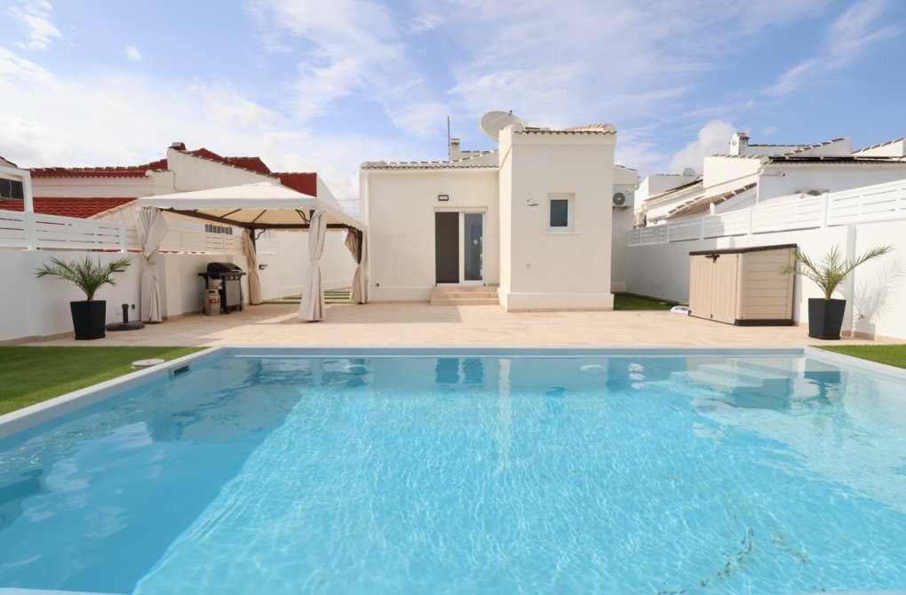 Resale - Chalet - Torrevieja - San luis