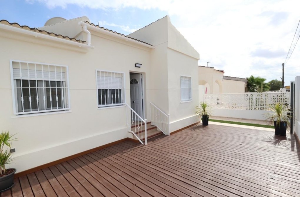 Resale - Chalet - Torrevieja - San luis