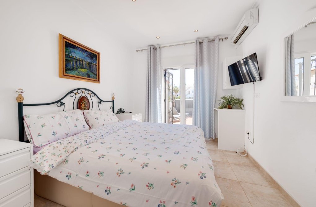 Resale - Chalet - Orihuela Costa - Los Dolses