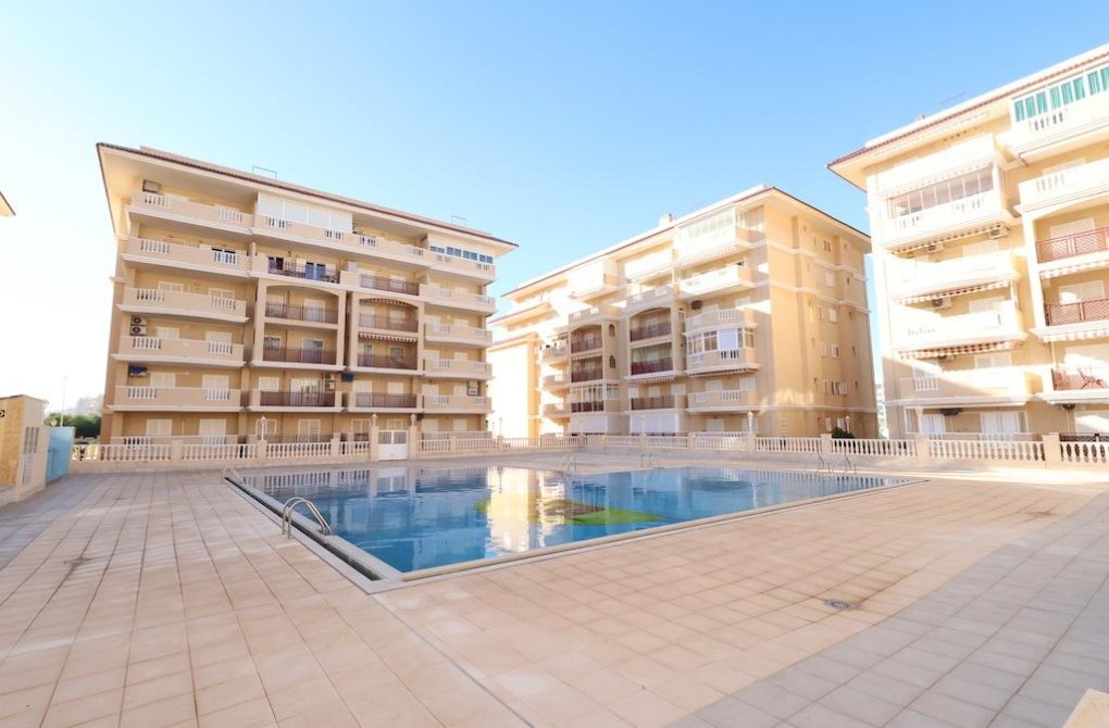 Resale - Apartamento - Torrevieja - La Mata