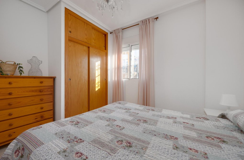 Resale - Chalet - Torrevieja - Pueblo - Centro