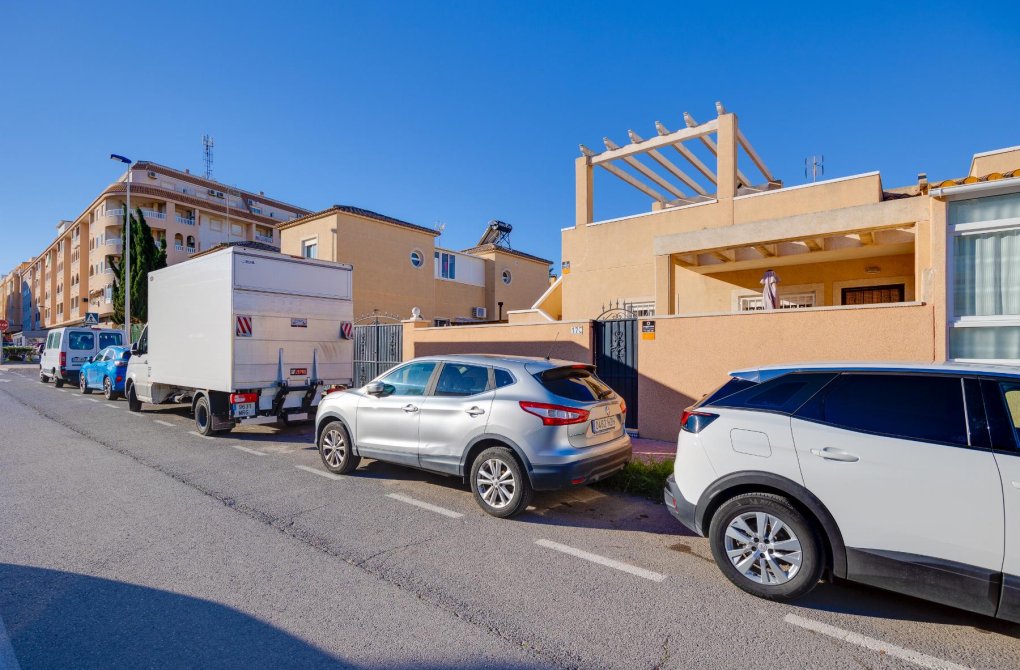 Resale - Chalet - Torrevieja - Pueblo - Centro