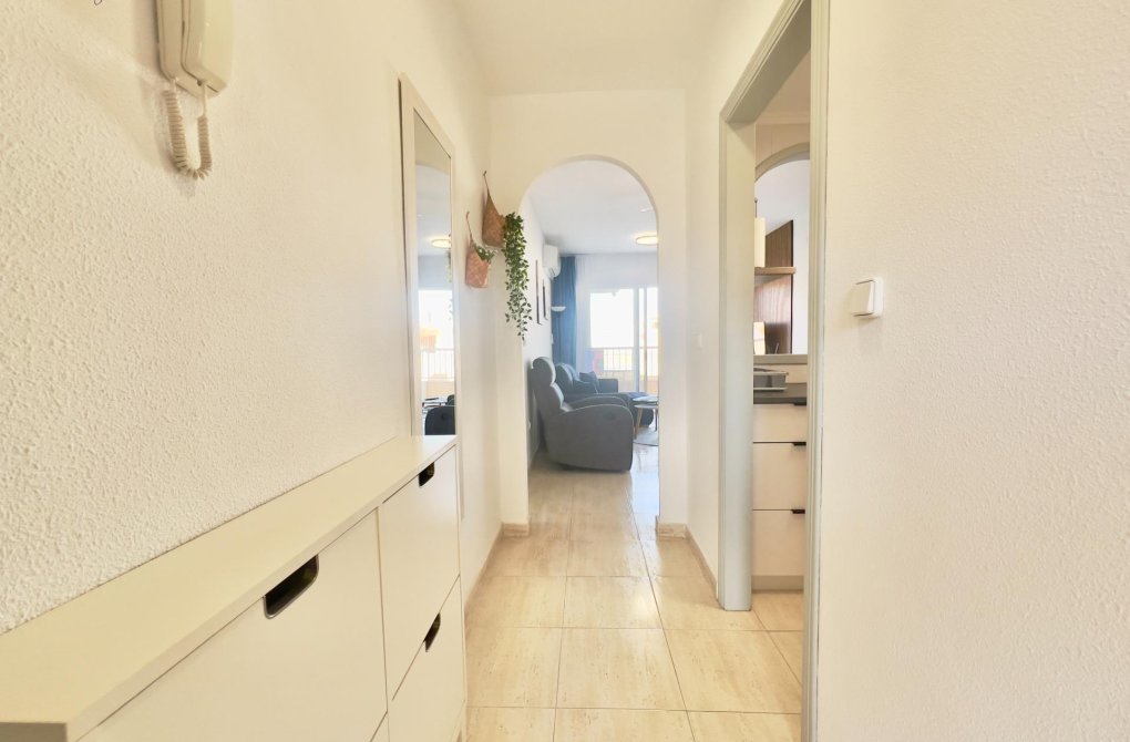 Resale - Apartment - Torrevieja - Playa del cura