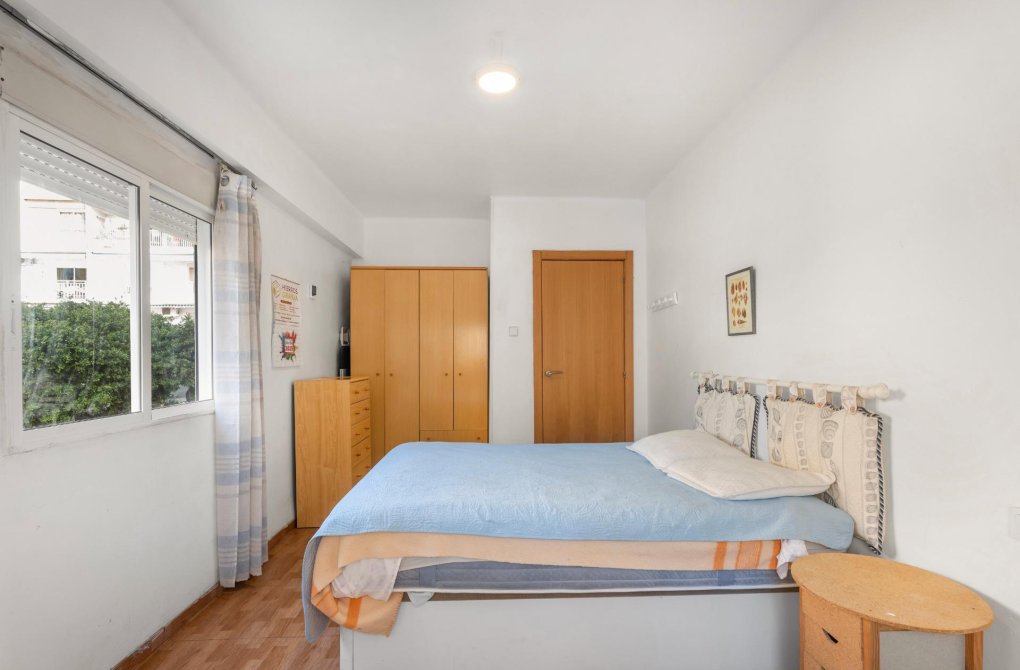 Resale - Apartment - Torrevieja - Estacion de autobuses