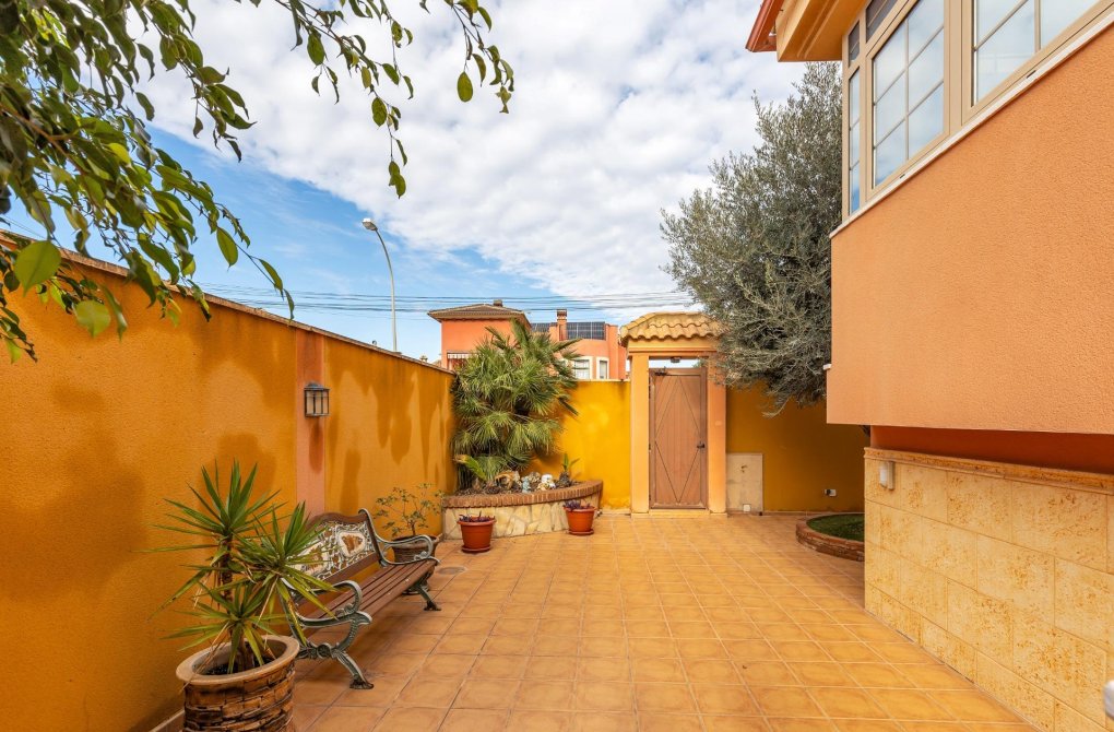 Resale - Terraced house - Torrevieja - Aguas Nuevas