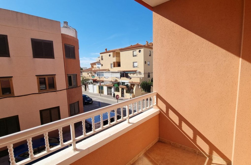 Resale - Apartment - Torrevieja - Calas blanca