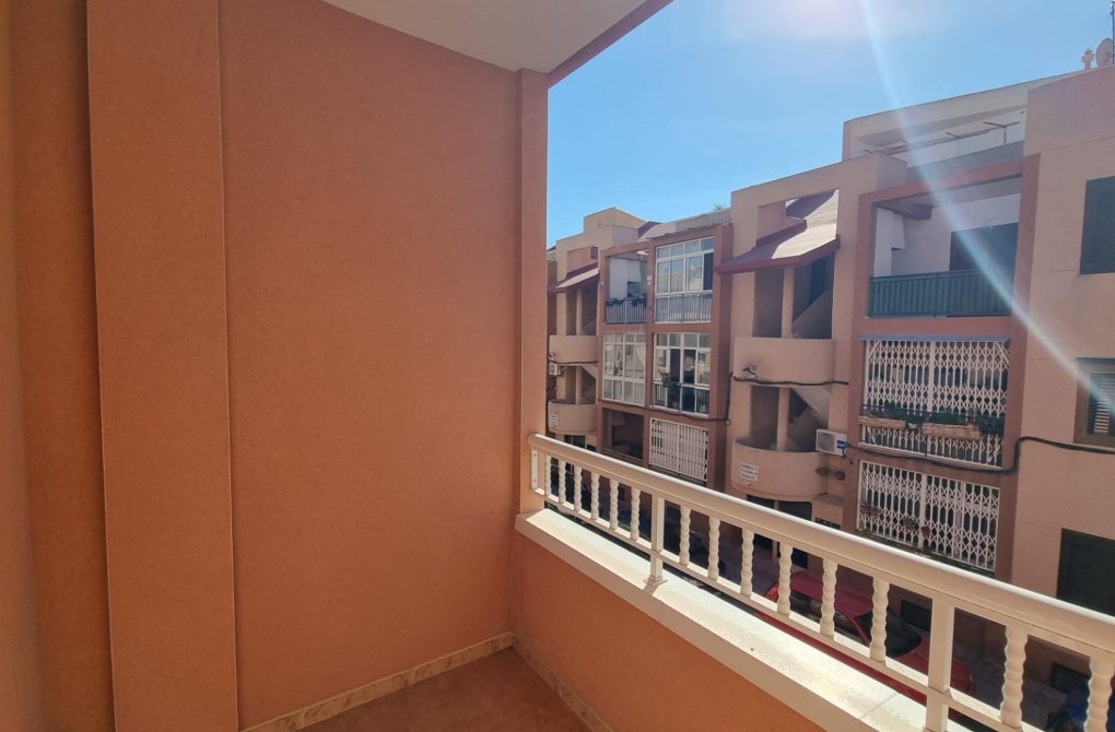 Resale - Apartment - Torrevieja - Calas blanca