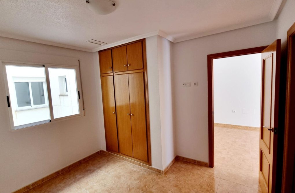 Resale - Apartment - Torrevieja - Calas blanca