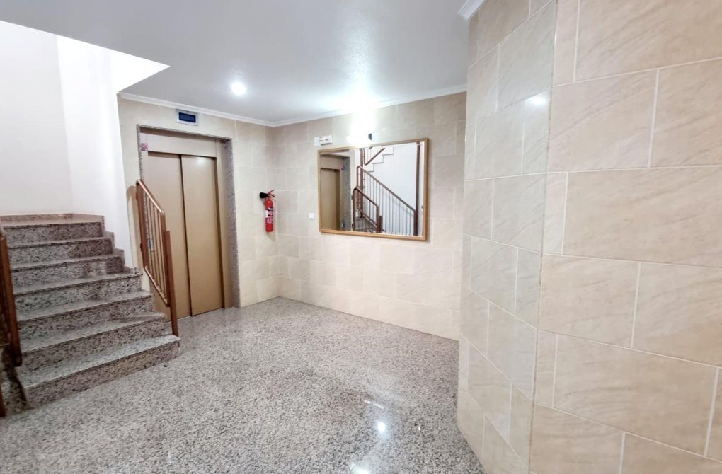 Resale - Apartment - Torrevieja - Calas blanca