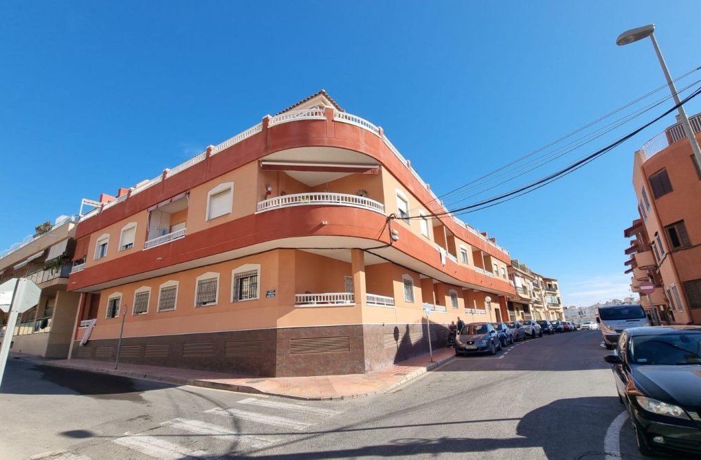 Resale - Apartment - Torrevieja - Calas blanca