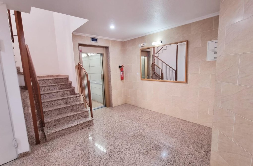 Resale - Apartment - Torrevieja - Calas blanca